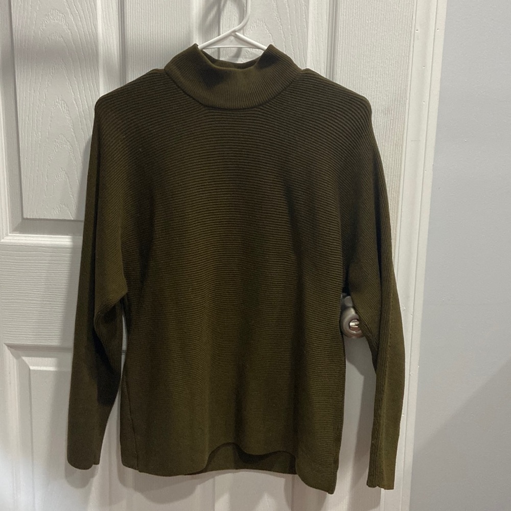 Green H&M ribbed sweater
